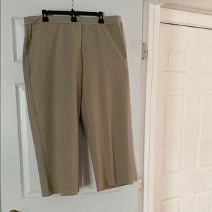 Avenue Stretch Beige Capris